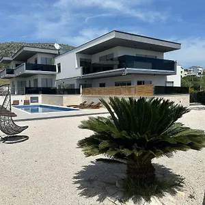 villa-helena-trogir.splithotels.org/