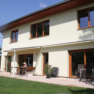big-house-garden-parking-wifi-netflix.praguehotelsweb.com/